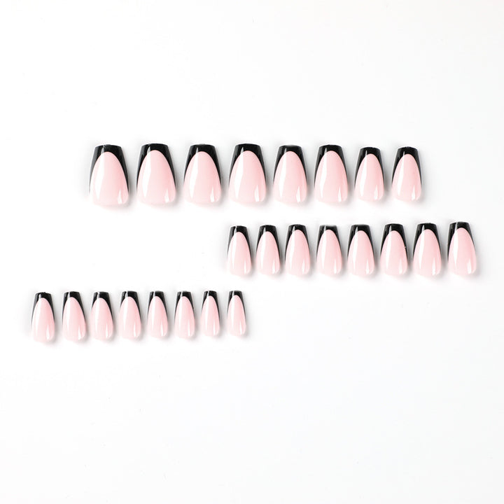 Elegante Stiletto-Nägel mit kontrastierendem French-Tip Karnz