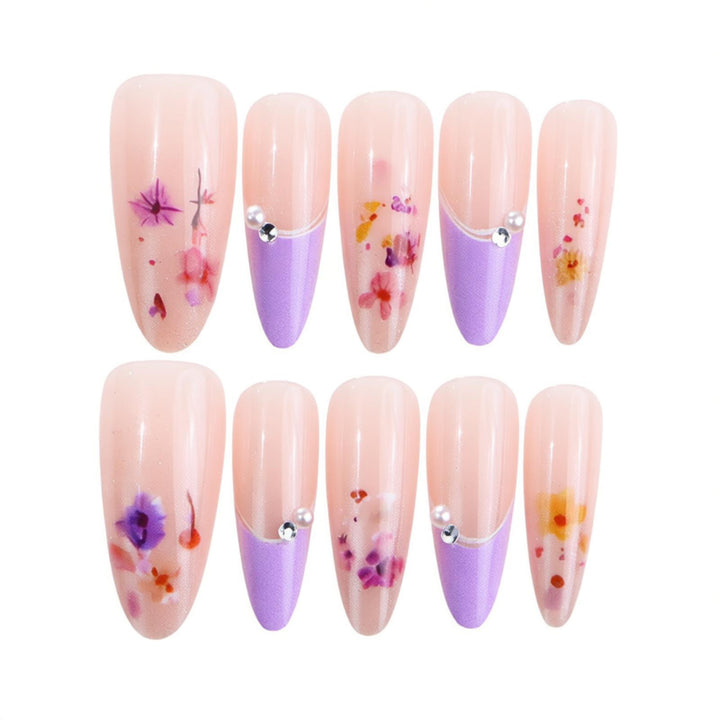 Blumenverzierte Press-On Nagelset Karnz