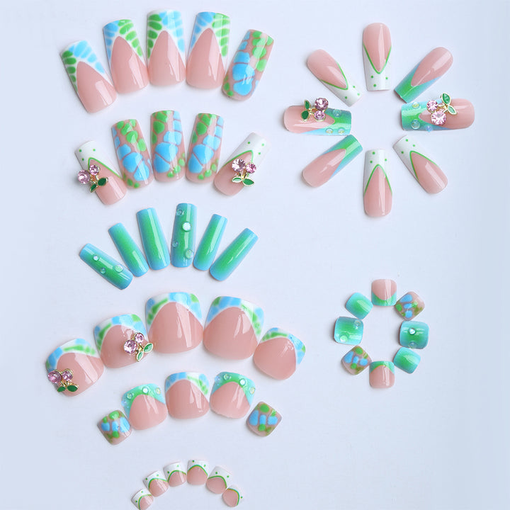 Kunstvolle Nagelverlängerung mit Glitzerakzenten Karnz