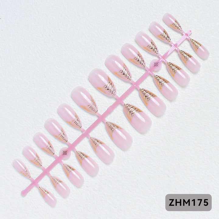Elegante Press-On Nagelspitzen mit goldenen Details Karnz
