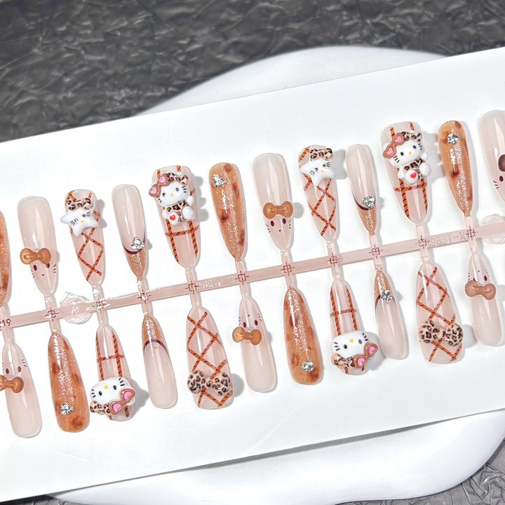 Verspielte Charakter-Themen Press-On Nail Kollektion