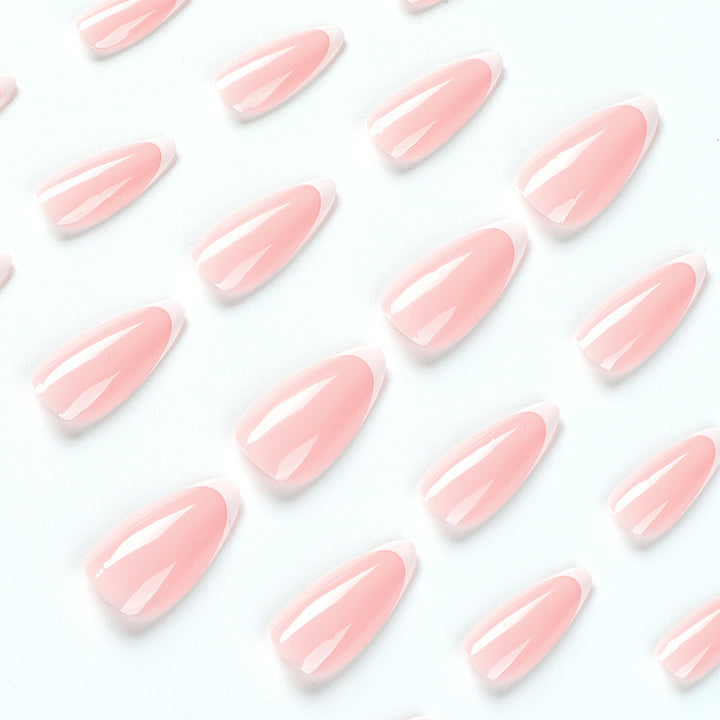 Elegante und glänzende Nagelverlängerungen Karnz