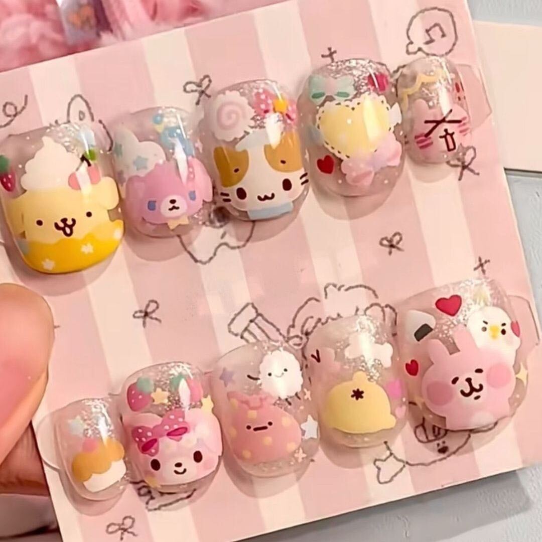 Verspieltes Cartoon-Charakter-Nagelkunst-Set Karnz