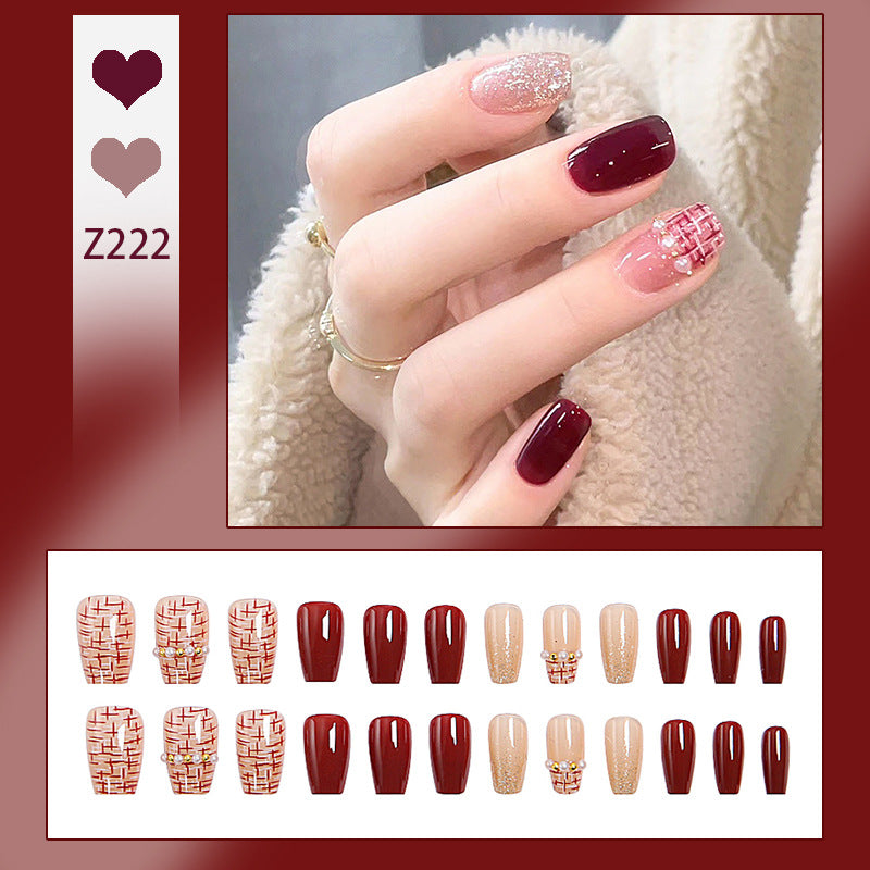 Kunstnagelset mit glamourösen Glitzer- und Texturalen Akzenten Karnz