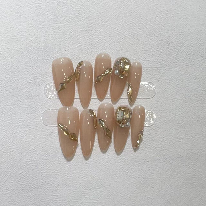 Stylisches Stiletto Press-On Nagelset Karnz