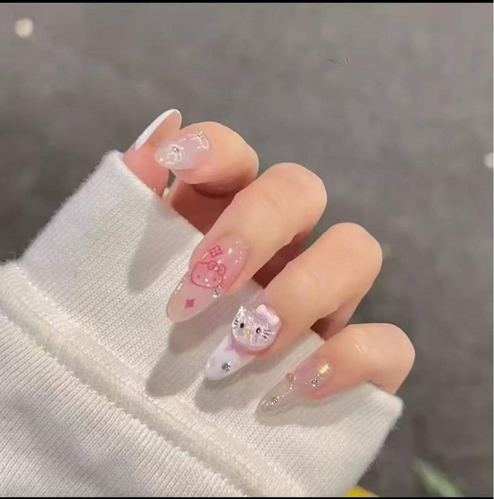 Kunstvolle Nageldesigns mit Katzenmotiv Karnz