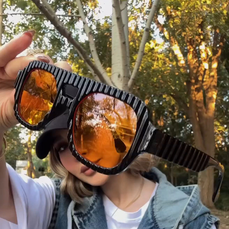 Damen geometrische Sonnenbrille mit raffiniertem Strukturdesign Karnz