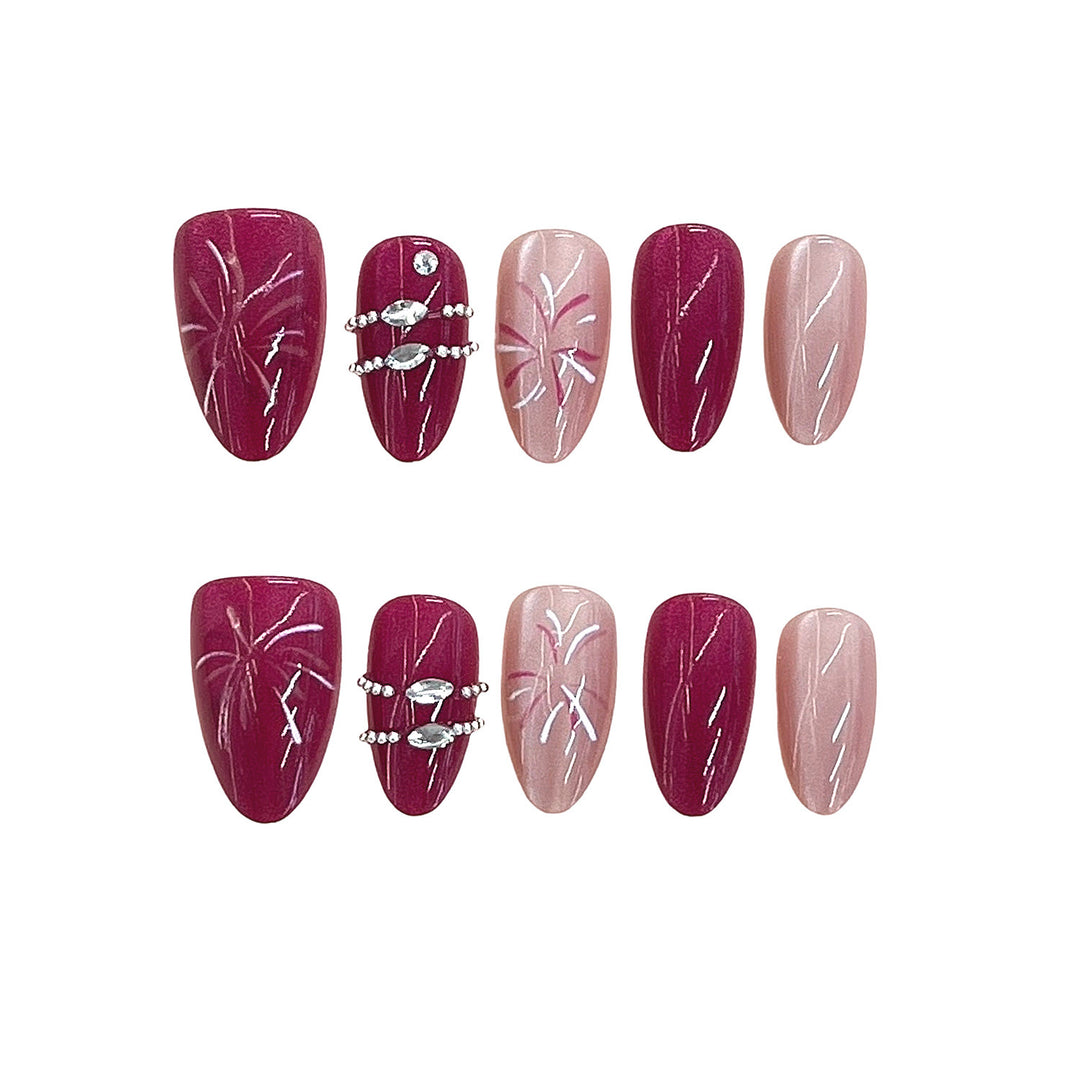 Künstlerisches Press-On-Nagelset mit floralen Mustern und Edelsteinakzenten Karnz