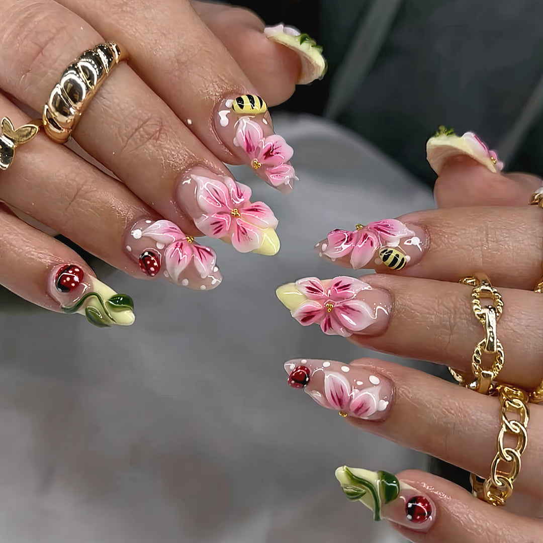 Elegante Kunstnagel-Kollektion mit Glitzermotiven Karnz