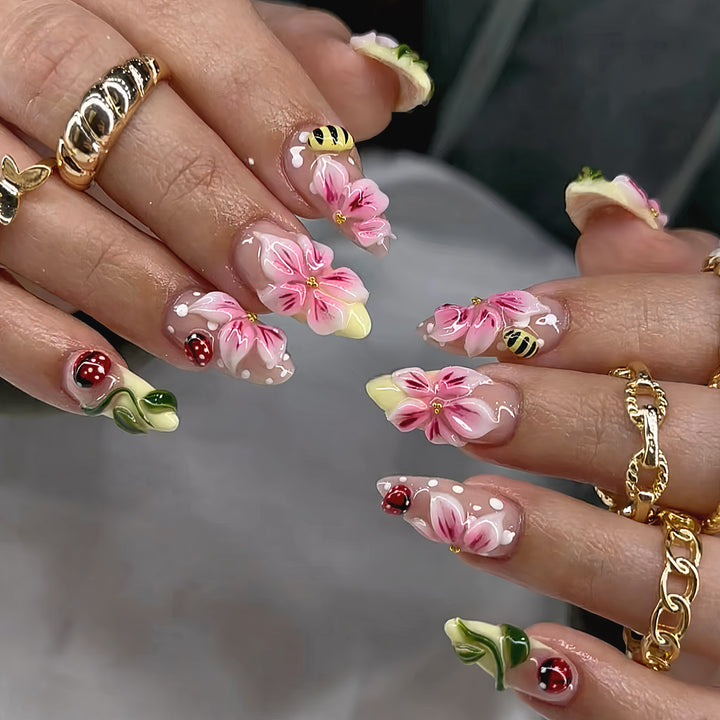 Kunstvolle 3D Nagelspitzen mit maritimem Design Karnz