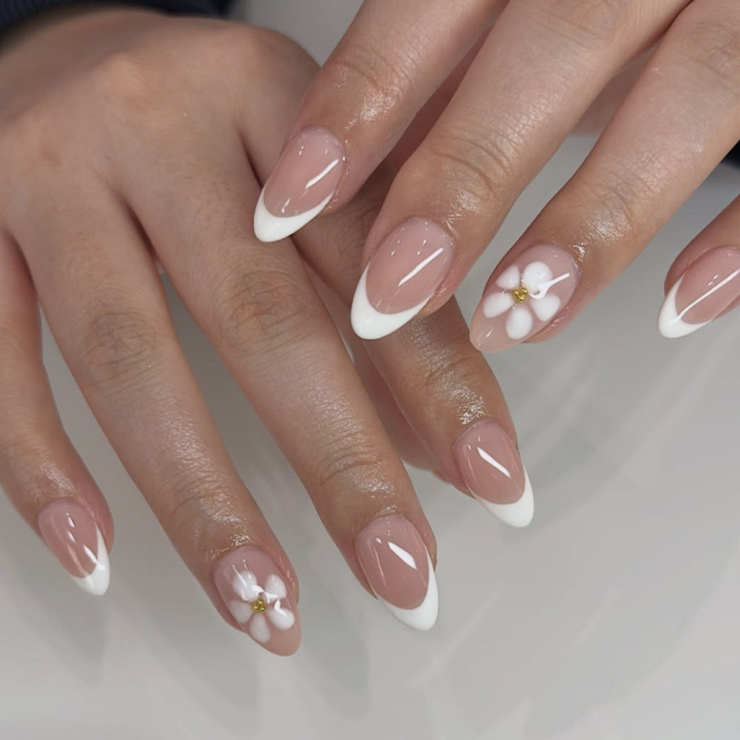 Künstliche Nagelkunst mit verspielten Punkten und Schleifen Karnz