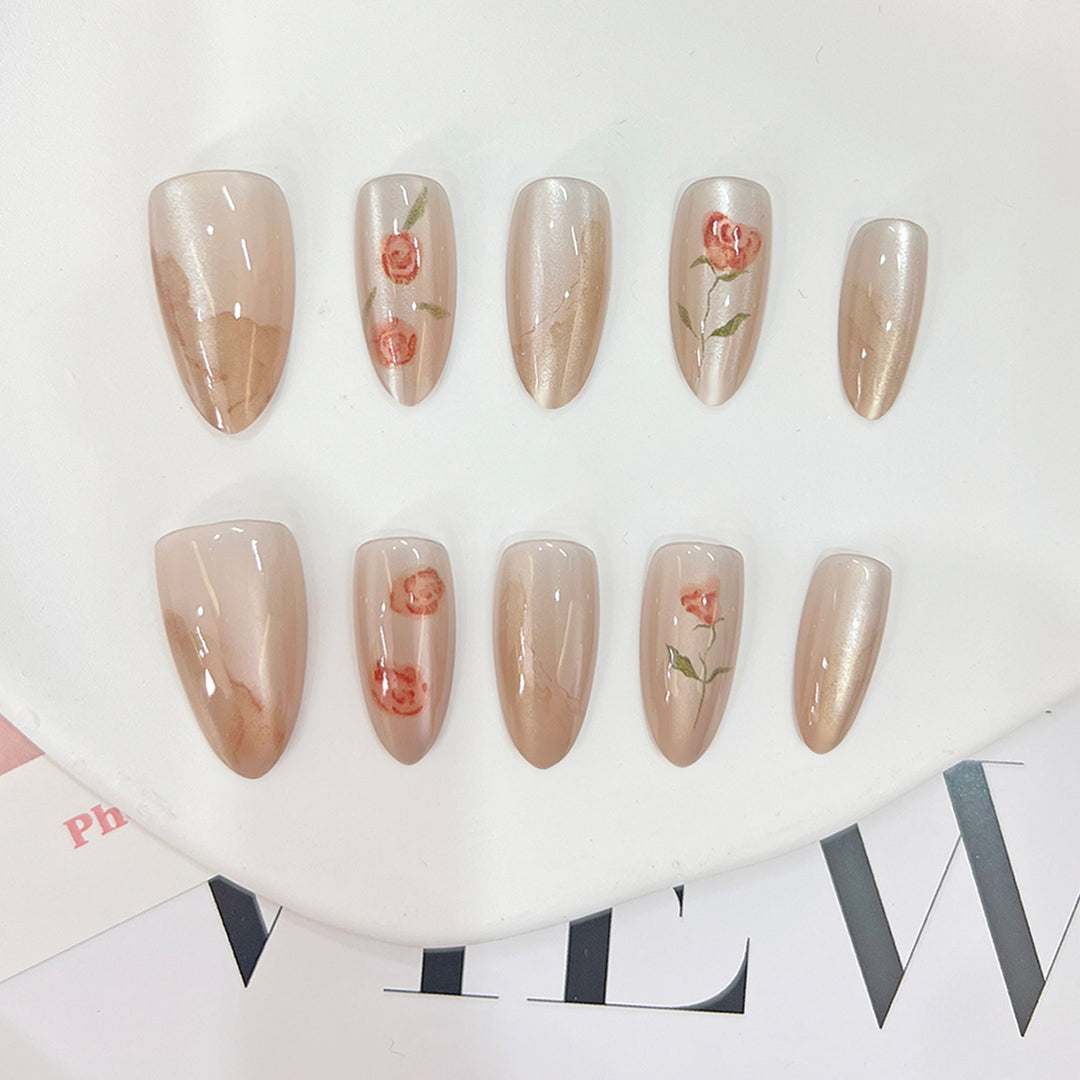 Kunstvolle Acryl-Nägel im floralen Design Karnz