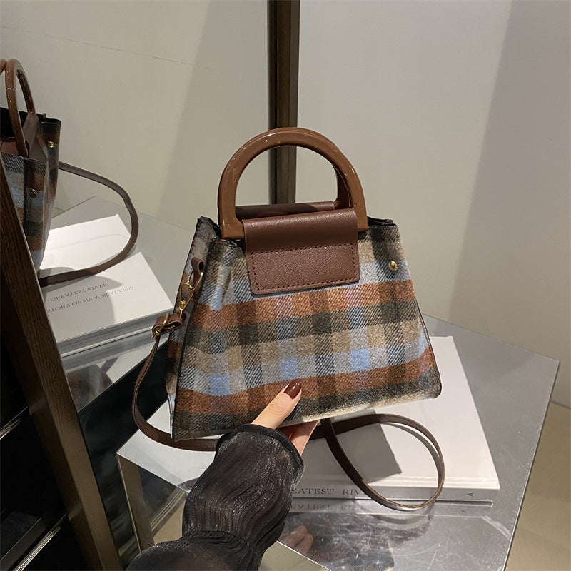 Karo Strukturierte Mini-Handtasche Karnz