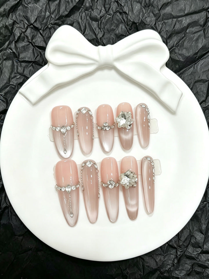 Elegantes Press-On Nagelkunst-Set mit dekorativen Kristall-Akzenten