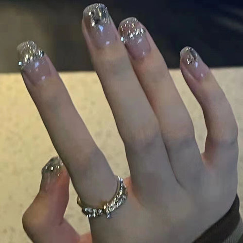 Rhinestone-dekorierte Press-On Nagelkunst