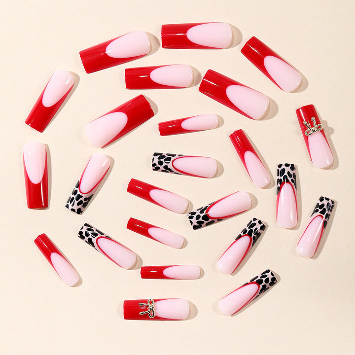 Stylische Acryl-Nagelerweiterungen mit Schleife und Leopardenmuster Karnz