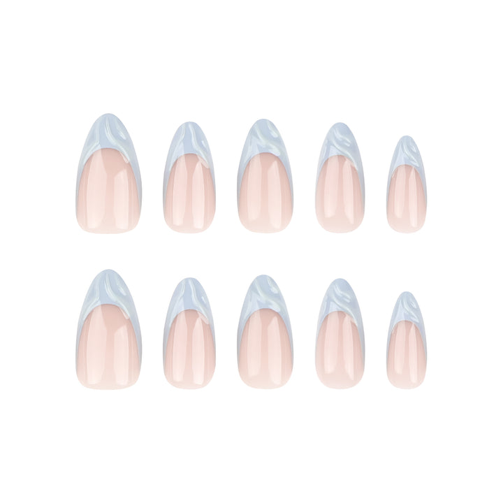 Elegante Nagelverlängerungen mit kreativem Wellendesign Karnz