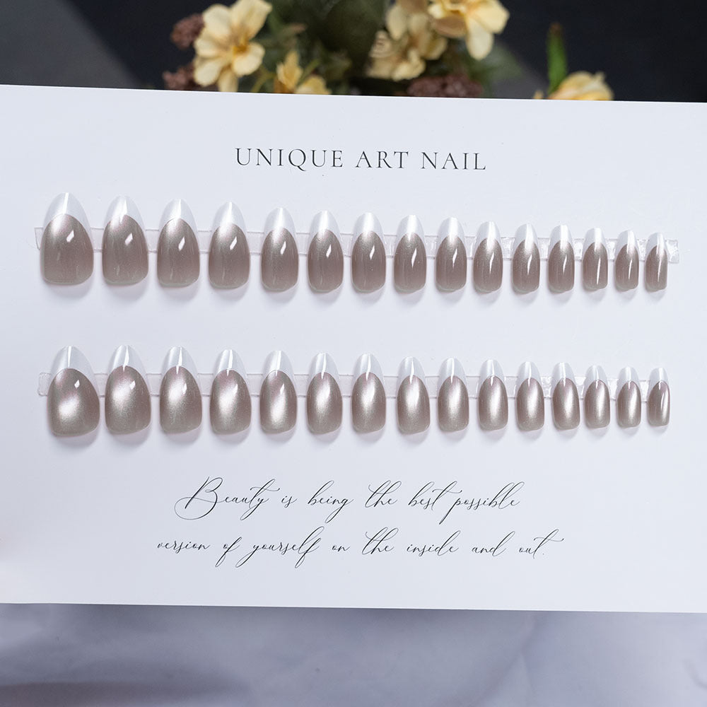 Vielseitiges Press-On-Nagelset mit einzigartigen Kunstdesigns