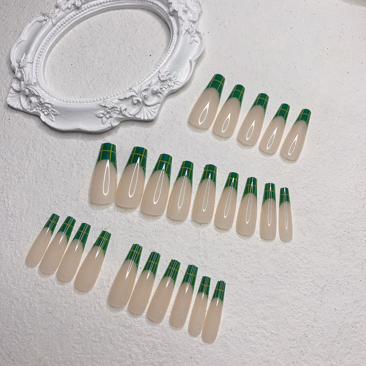 Künstlerische Acrylnagelverlängerungen