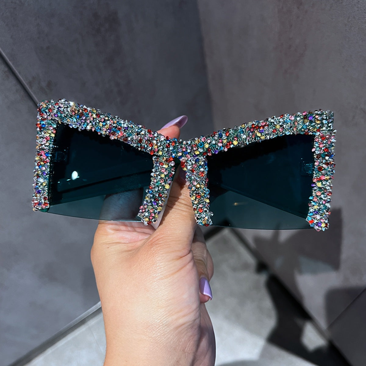 Damen Glamouröse Oversized-Sonnenbrille mit funkelndem Kristallrahmen Karnz
