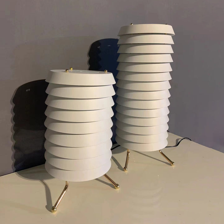 Moderne gewellte Tischlampe