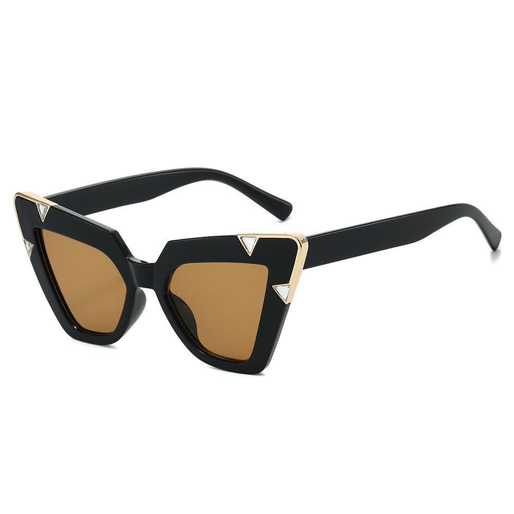 Statement Cat-Eye Sonnenbrillen mit dekorativen Akzenten Karnz