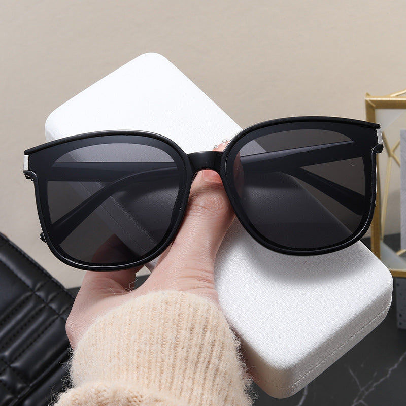 Damen stylische Sonnenbrille mit modischem Design Karnz