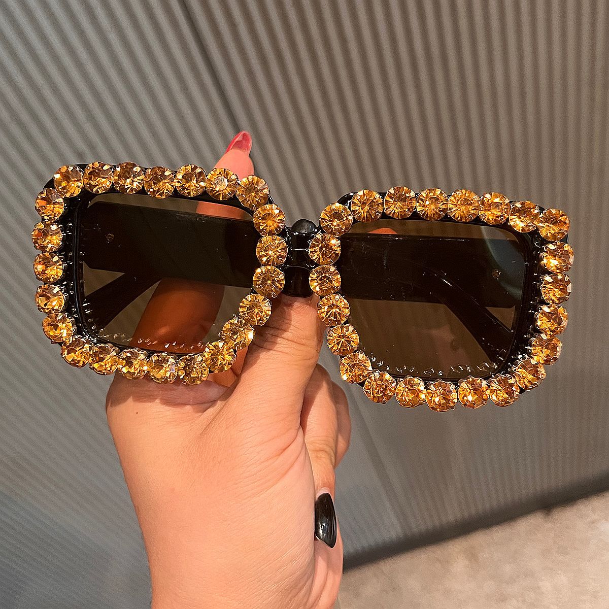 Damen Sonnenbrille mit funkelndem Kristallrahmen Karnz