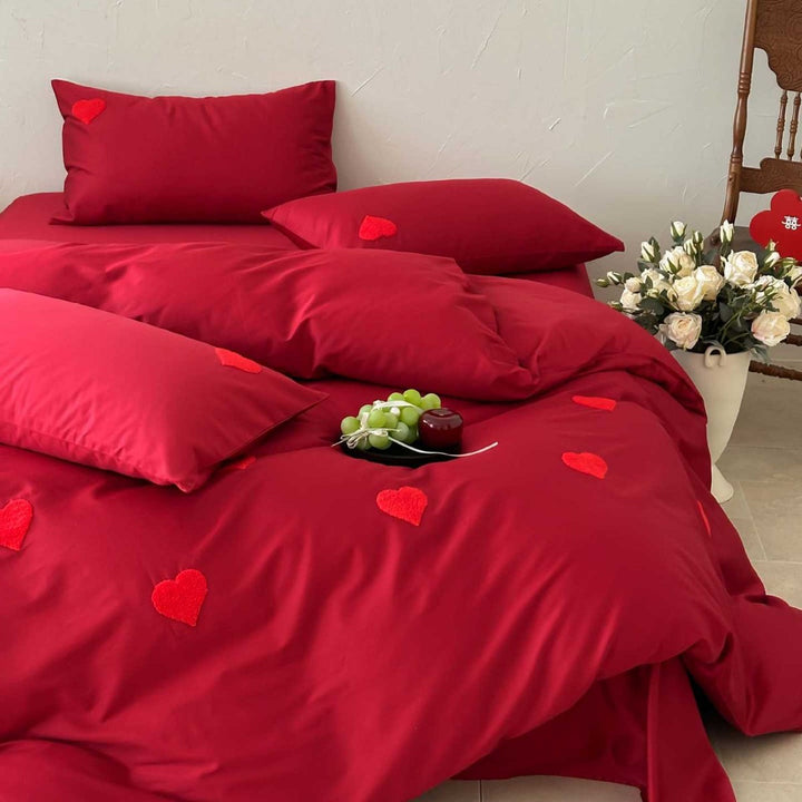Baumwoll-Satin-Bettwäschegarnitur mit applizierten Herz-Applikationen und extraweicher Haptik