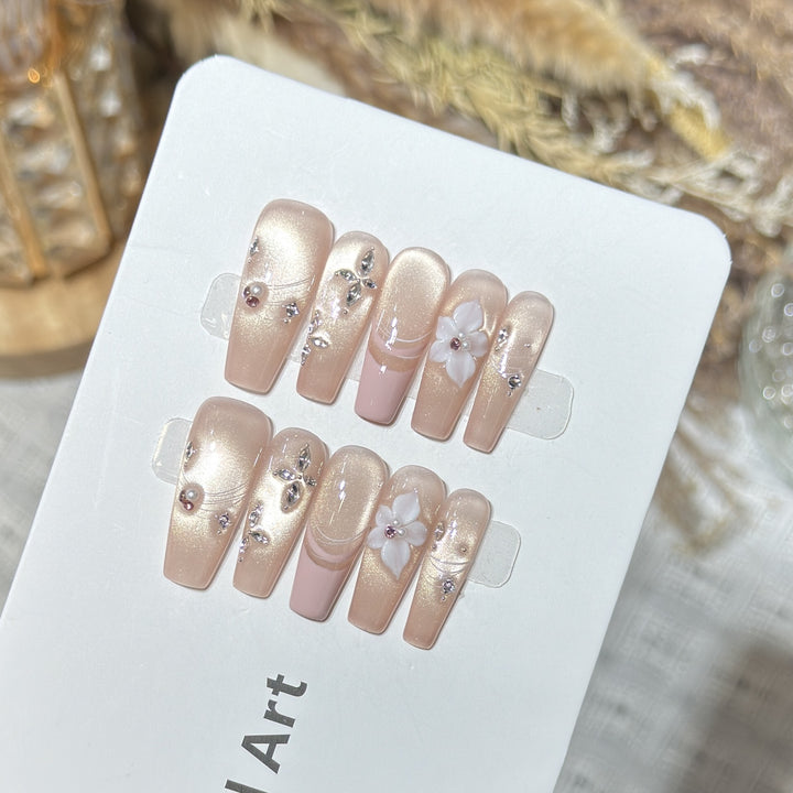 Elegantes Floral-Akzent Press-On-Nagel-Set Karnz