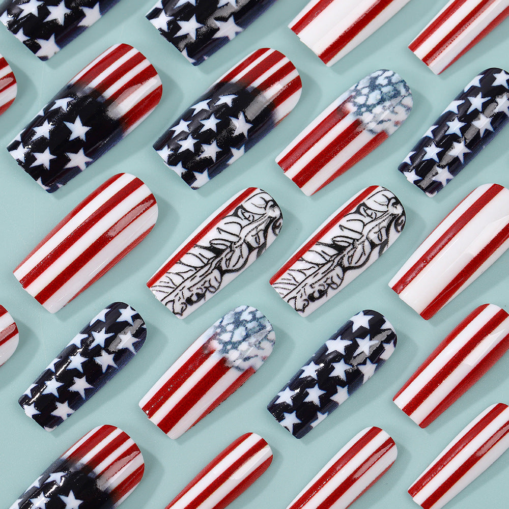 Kreative Kunstnägel mit patriotischem Design Karnz