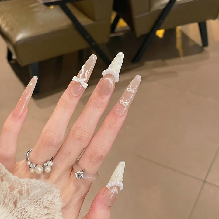 Elegantes Press-On-Nagel-Set mit Rüschendetails Karnz