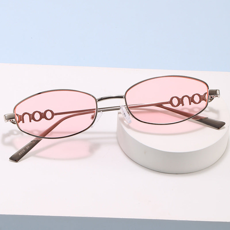 Modische Sonnenbrille Im Eleganten Ovaldesign Karnz