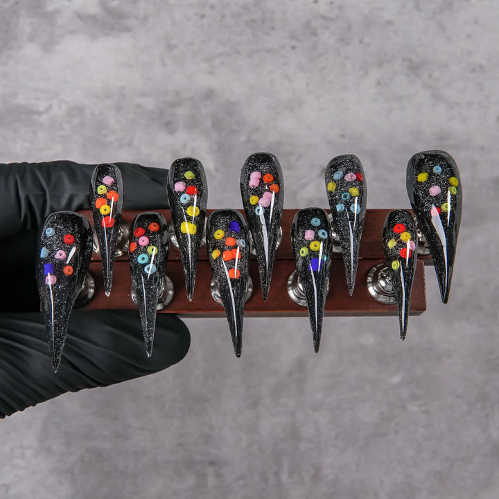 Dekorative Stiletto Press-On Nagelverbesserungen