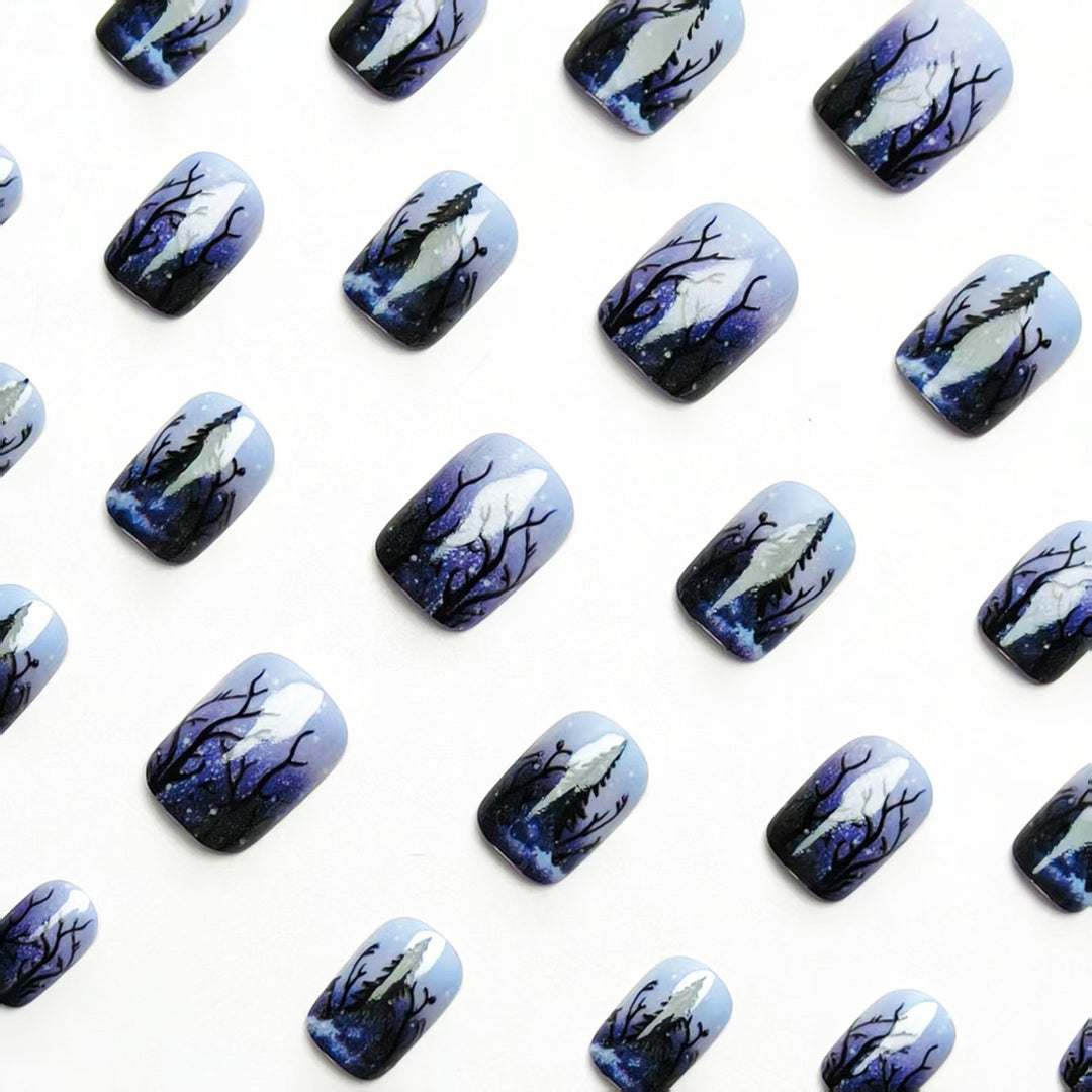 Künstliche Nagelkunst mit Winterlichem Waldmotiv Karnz