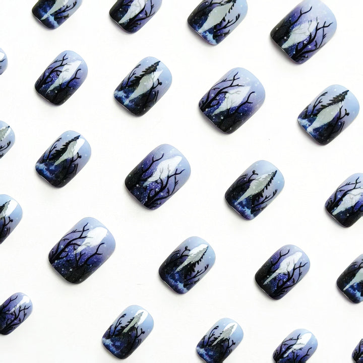 Künstliche Nagelkunst mit Winterlichem Waldmotiv Karnz
