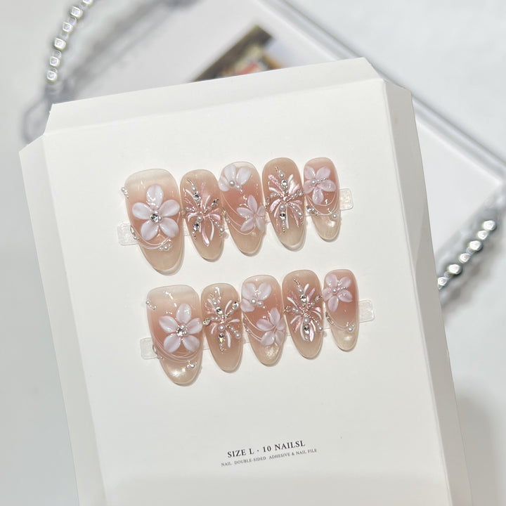 Dekoratives Floral Press-On Nagelkunst-Set Karnz