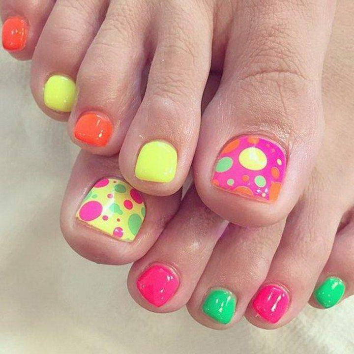 Trendige Fußnagelkunst Karnz