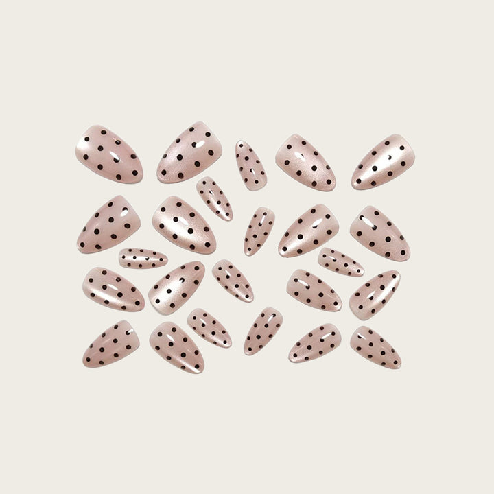 Kunstnägel Im Eleganten Polka-Dot-Design Karnz