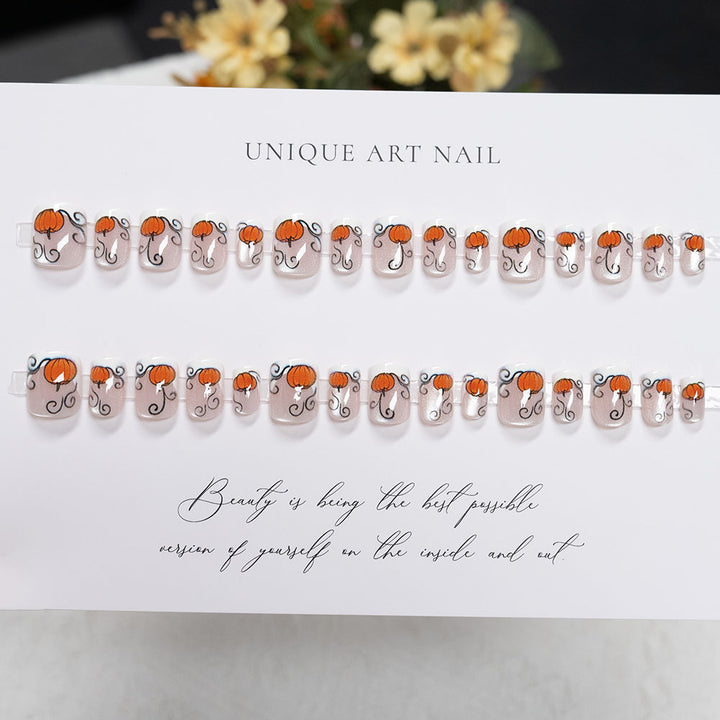 Festliche Kürbis-themed Nail Art