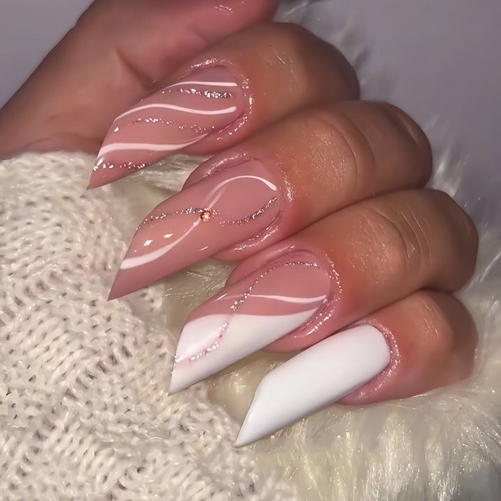 Elegante Stiletto Press-On Nagelkunst mit einzigartigen Designs Karnz