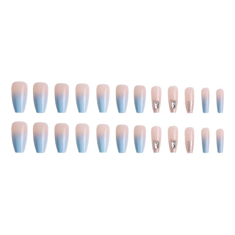 Kunstnagelset mit eleganten Ombre- und Glitzerakzenten Karnz