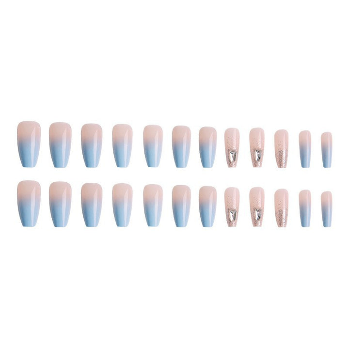 Kunstnagelset mit eleganten Ombre- und Glitzerakzenten Karnz