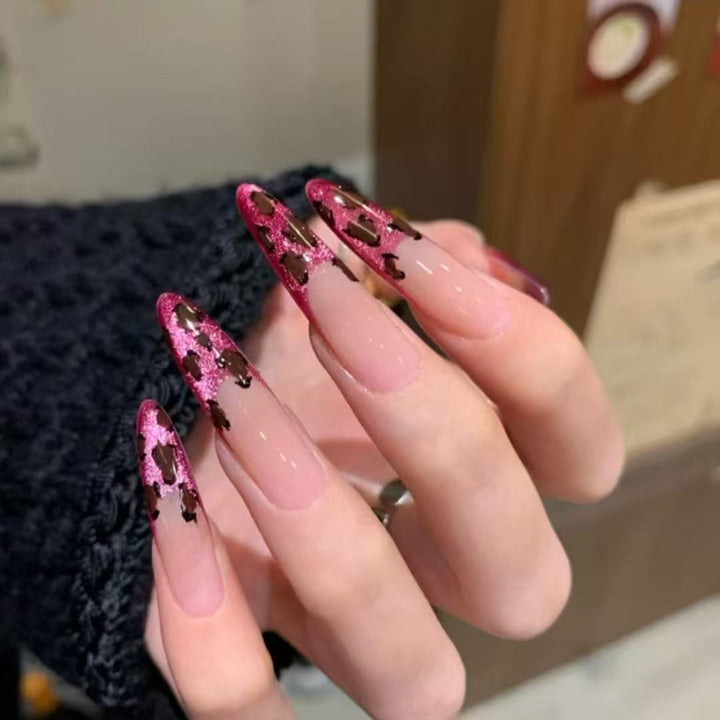 Künstlerische Lange Stiletto-Nagelverzierungen Karnz