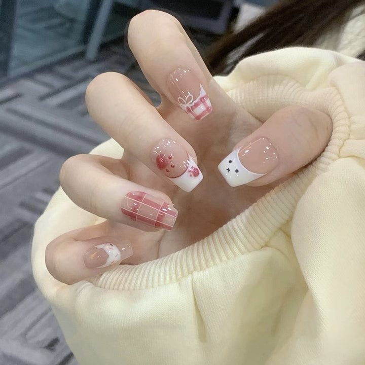 Elegantes Press-On-Nagelset mit floralen und Strassakzenten Karnz