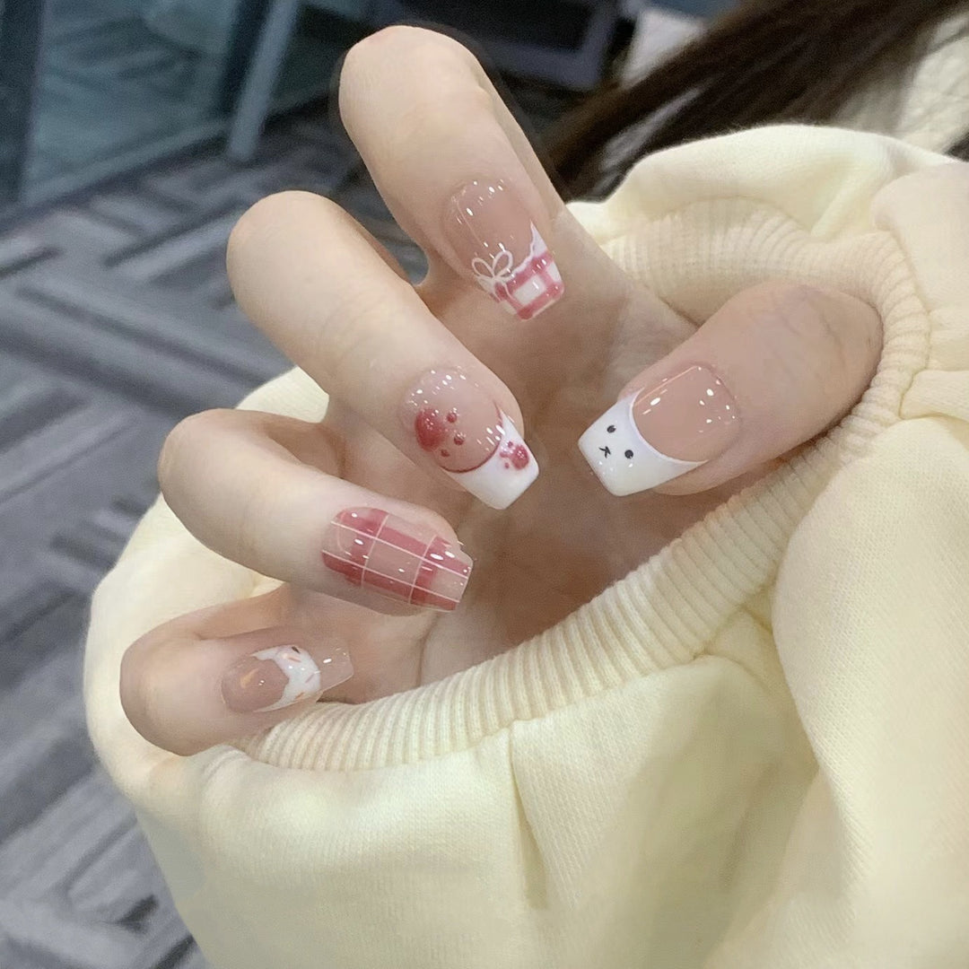 Dekoratives Press-On Nail Art Set mit niedlichen Schleifenakzenten Karnz