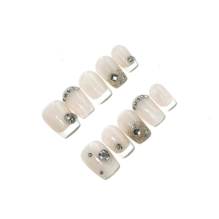Dekorativer Press-On-Nagelset mit Swarovski-Akzenten