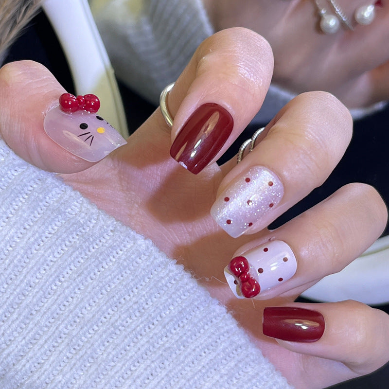 Glamouröses Press-On Nagelkunst-Set mit stylishen Edelstein-Akzenten Karnz