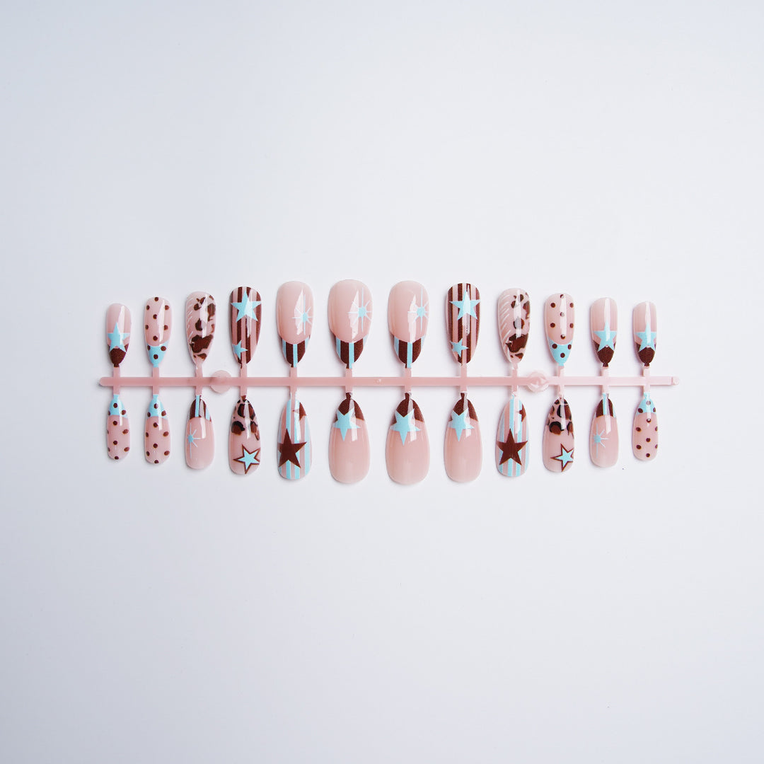 Glamouröse Nageldekorationen Karnz