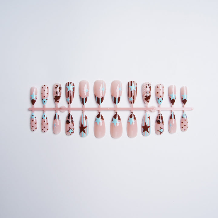 Glamouröse Nageldekorationen Karnz